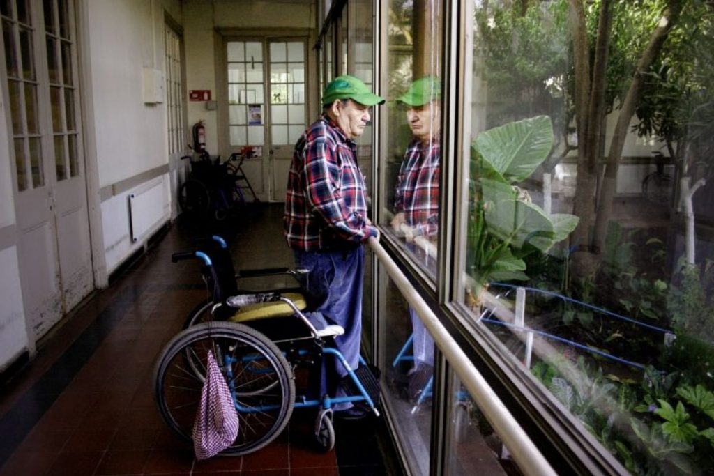 ¿Por qué se produce el abandono en los ancianos?