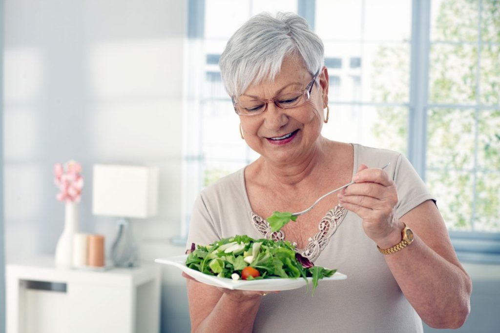 Prevenir intoxicaciones en adultos mayores a través de alimentos