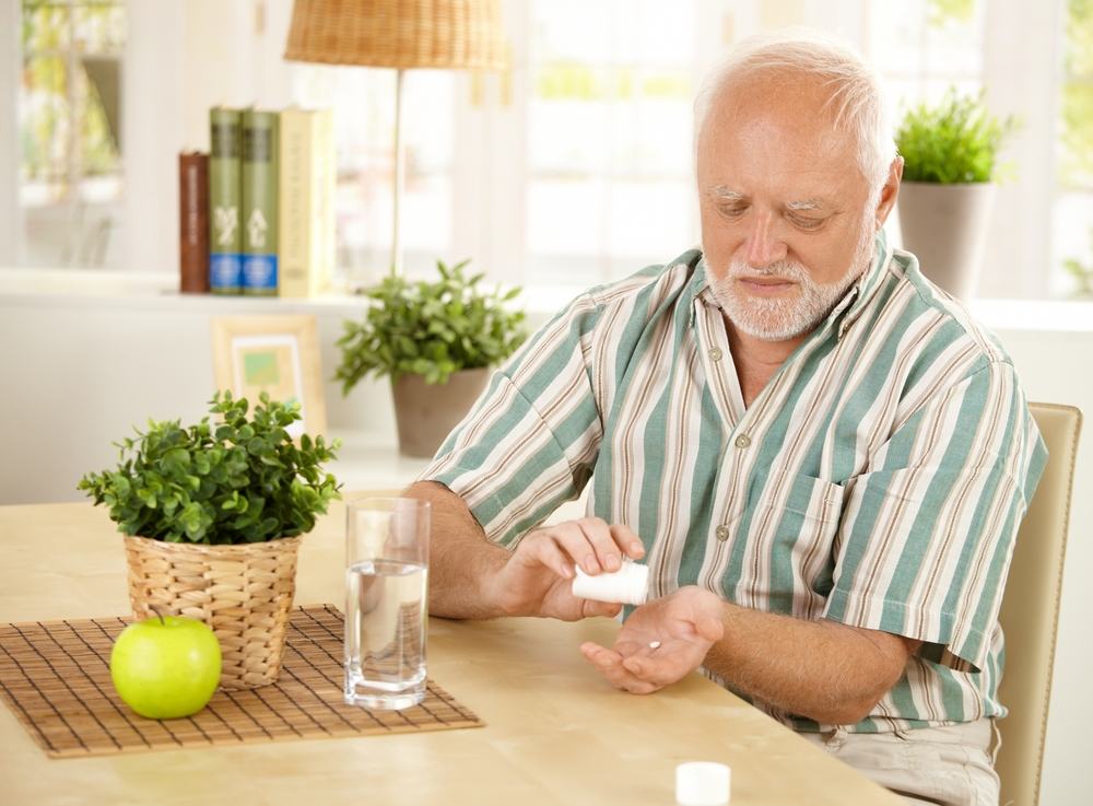 ¿Cómo prevenir accidentes con medicamentos en los adultos mayores?